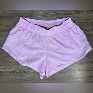 Lululemon Hotty Hot Low-Rise Lined Short 2.5” in Pink. Square Dot. Size 8